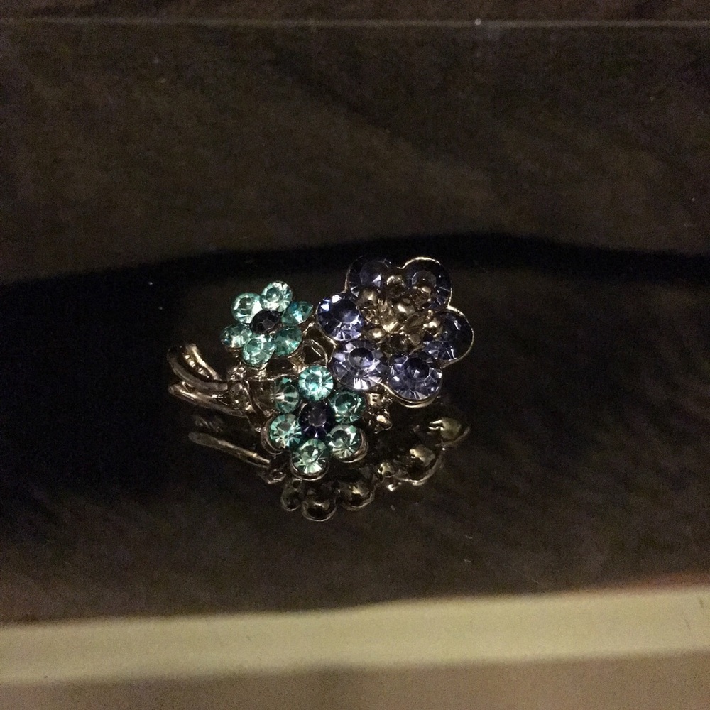 Flower pin